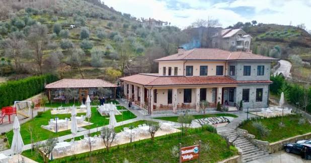 Pamje nga lart me dron e restorantit
