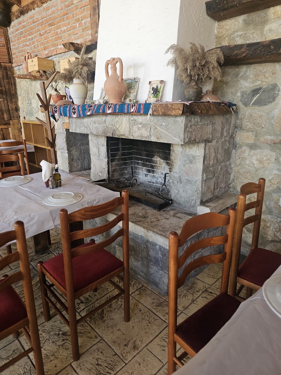 Vatra e oxhakut me shtambë balte